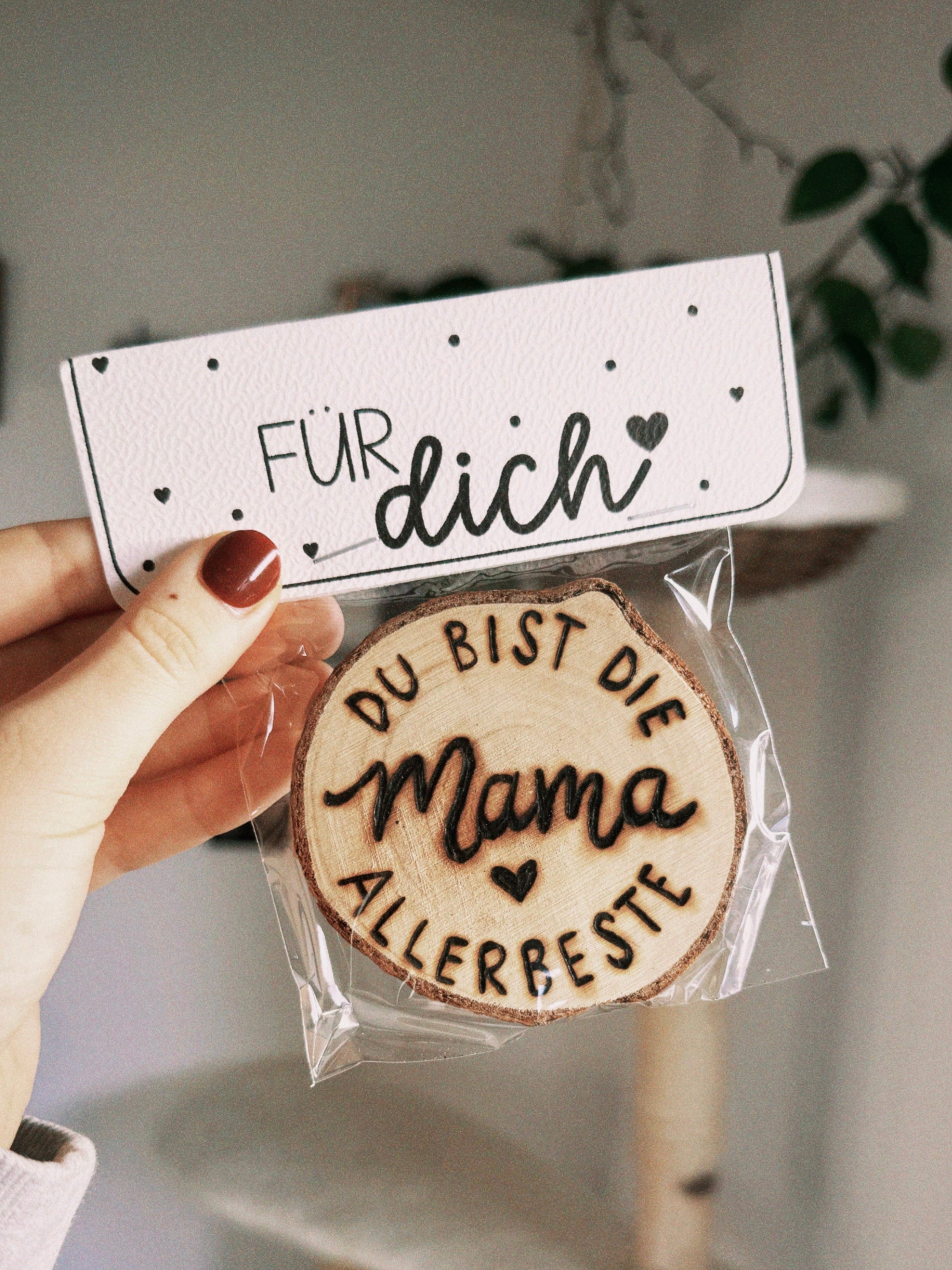 Holzscheibe / Untersetzer „Mama ist die Beste“