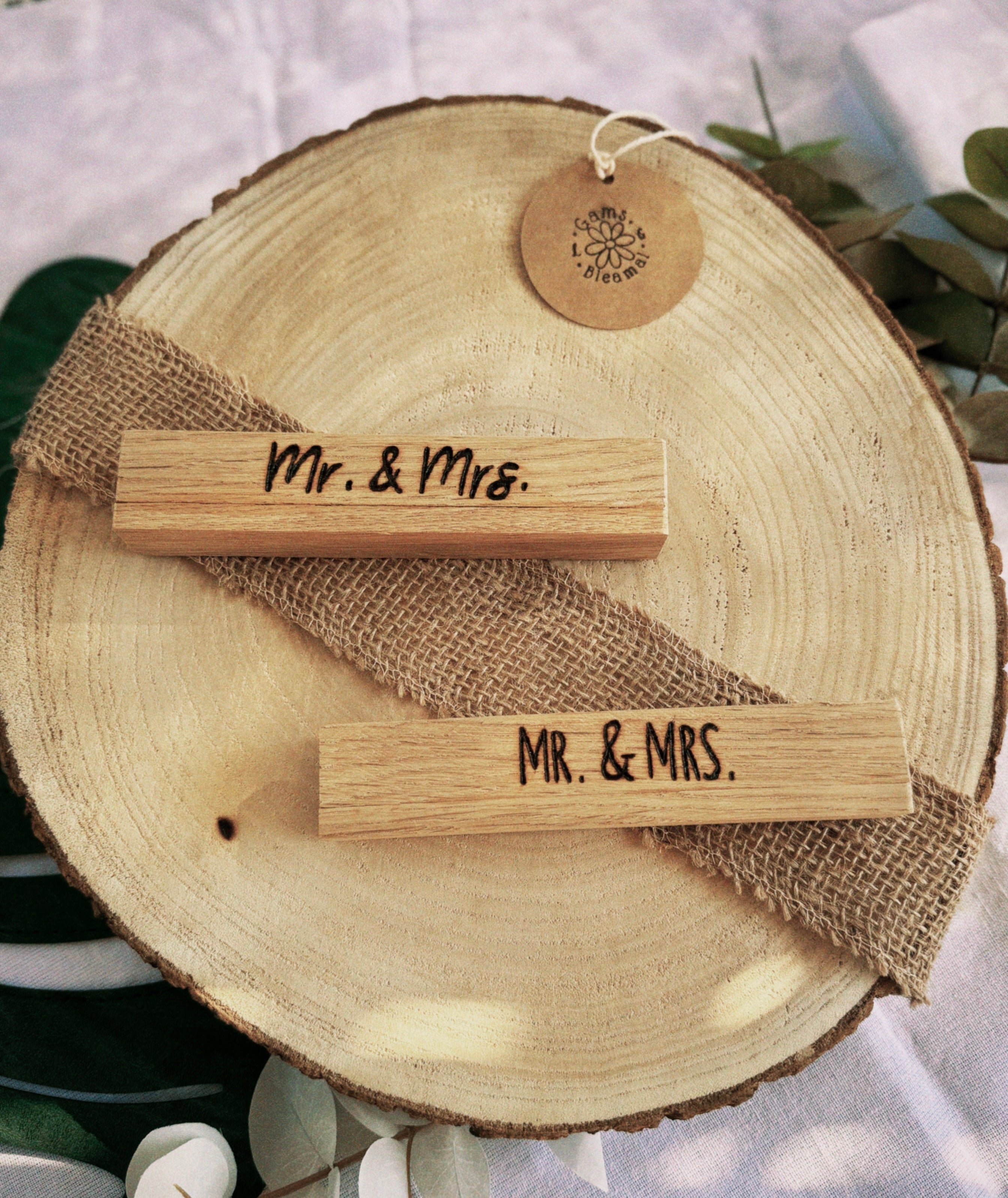 2 Karten- und Fotohalter mit Gravur „Mr. & Mrs.“